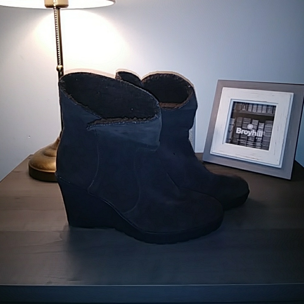 Suede ankle wedge booties